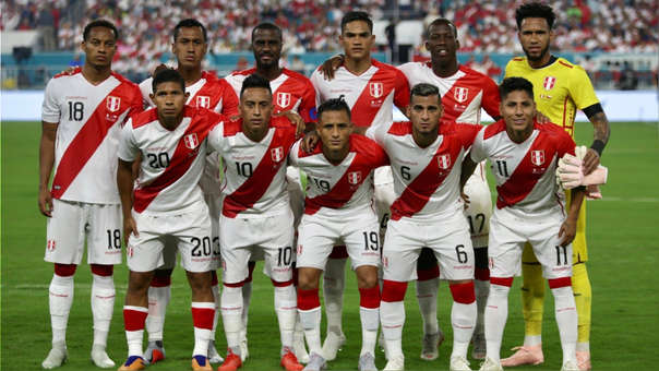 Jugadores de la selección de Perú entrenan con 'magia'
